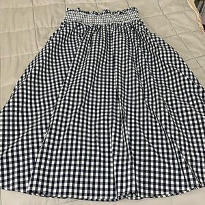 Zara checkered skirt. Navy and white. Large